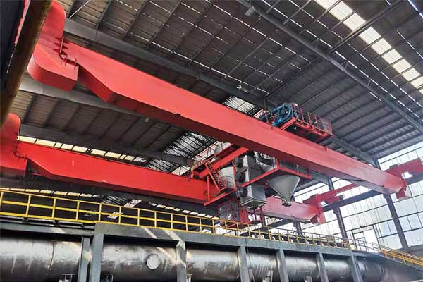 Material suction and discharge crane for baking